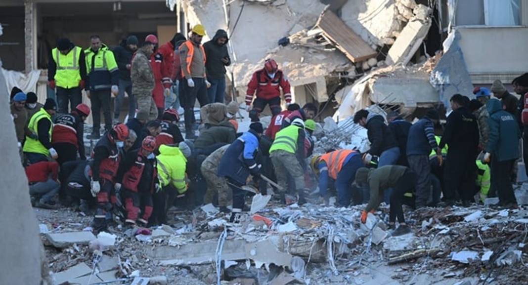 Son Dakika: Türkiye beşik gibi şiddetli deprem 14